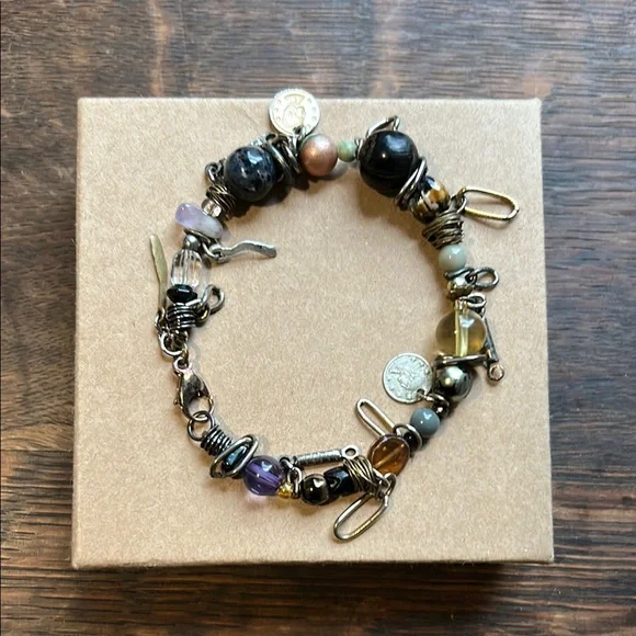 Vintage Metal Charm and Beads Charm Bracelet - Picture 3 of 4